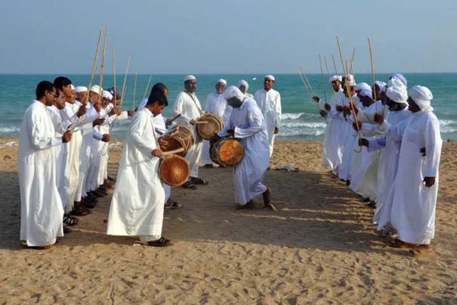  زبان مردم قشم چیست ؟
